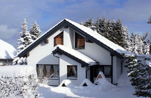 Neuhaus am Rennweg House | Cozy Getaway with Sauna, Perfect for Families Near Rennsteig