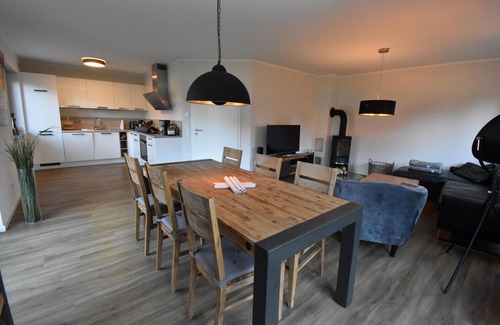 Putbus House | Perfect Oceanfront Getaway: Cappuccino in Wreechen