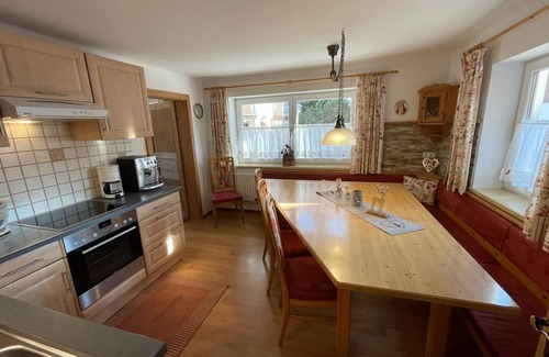 Muhlbach im Pinzgau Apartment | Family-Friendly Holiday House with Kitchen & Cozy Accommodations