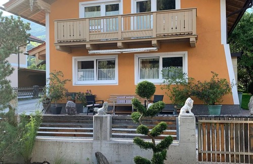 Muhlbach im Pinzgau Apartment | Family-Friendly Holiday House with Kitchen & Cozy Accommodations