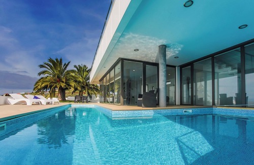 Estrela da Calheta House | Sea View Retreat with Private Pool & Wi-Fi Awaiting You