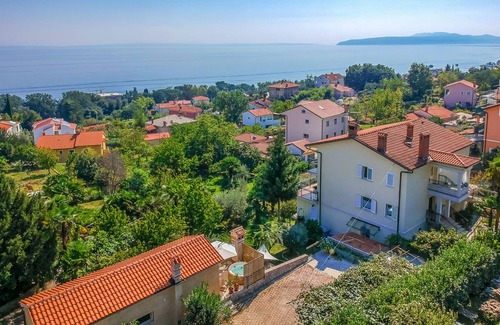 Ika House | Discover Vacation Home Aničić with Oceanfront Bliss