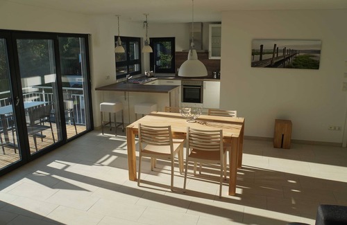 Worthsee Apartment | Oceanfront Ferienhaus am Wörthsee with Family-Friendly Amenities