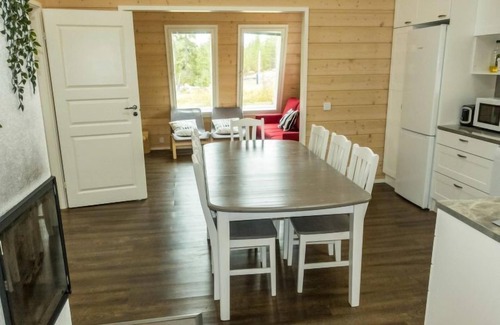 Rovaniemi House | Relaxing Lake View Retreat at Vacation Home Aurora