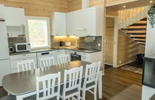 Rovaniemi House | Relaxing Lake View Retreat at Vacation Home Aurora