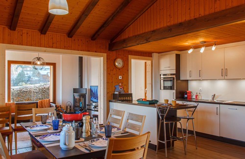Saint-Pierre-de-Clages House | Pet-Friendly Retreat Beke with Spa and Lake View