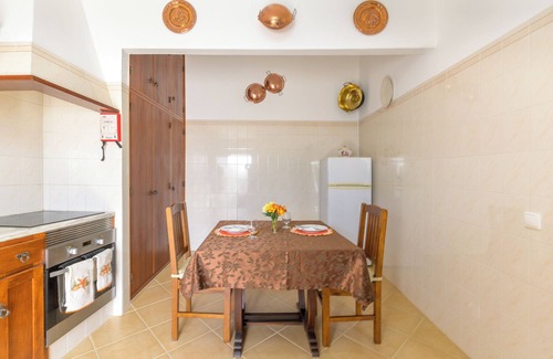 Monte dos Cairos House | Relaxing Getaway at Bela Casa with Pool & Ocean View
