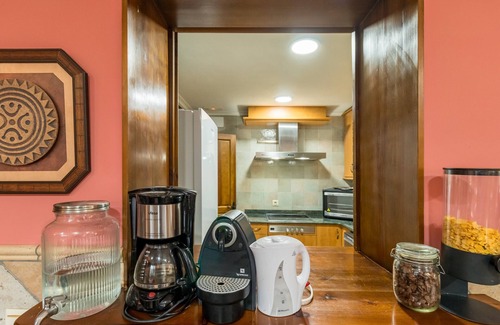 Hazas de Cesto House | Casa Madrazo: Mountain View Retreat with Private Pool & Wi-Fi
