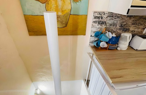 Ojen House | Cozy Vacation Home "Camelia" with Wi-Fi & Spa Amenities