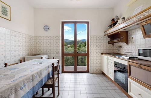 Luni House | Cozy "Casa Degli Zii Appartamento Guido" with Ocean View & Balcony