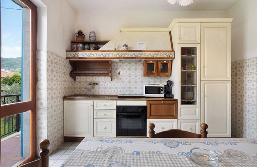 Luni House | Cozy "Casa Degli Zii Appartamento Guido" with Ocean View & Balcony