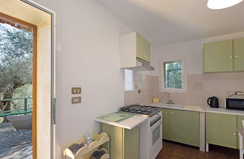 Dolceacqua House | Vacation home 'Casetta Maduneta' with a sea view and garden; pets allowed