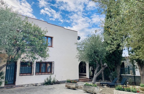 El Mas Bosca House | Beachside Retreat with Two Fully Equipped Apartments