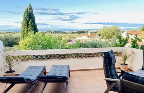 El Mas Bosca House | Beachside Retreat with Two Fully Equipped Apartments