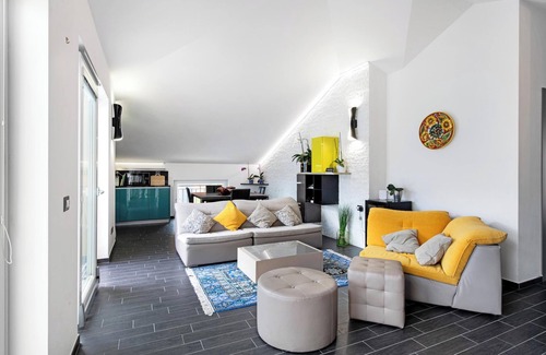 Colonno House | Colonno Penthouse: Lake Views, Infinity Pool & Whirlpool