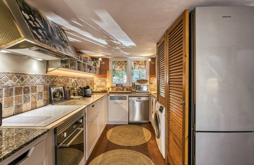 Cadaques House | Designer House with Panoramic Ocean Views and Modern Comforts