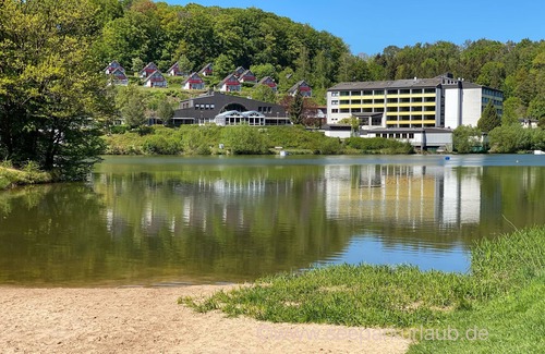 Kirchheim House | Idyllic Lake View Vacation Home for 6 with Pool & Spa