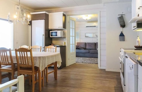 Kuhmo House | Relaxing Getaway at Einola with Lake View and Spa