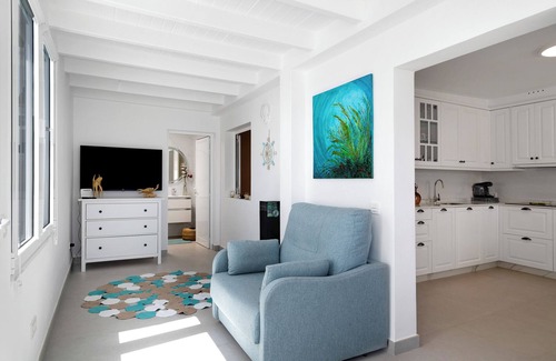 El Golfo House | Scenic 'El Pasero' with Mountain View & Private Terrace