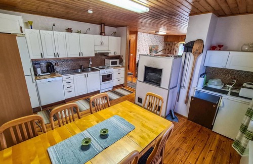 Nilsia House | Relaxing Vacation Home Ellilä with Lake View & Spa
