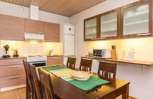 Vuokatti House | Relaxing Vacation Home Elvi with Lake View & Spa Amenities