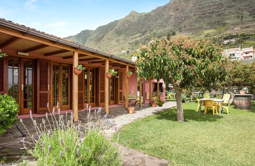 Hermigua House | Elvira Hermigua: Oceanfront Retreat with Garden & Views