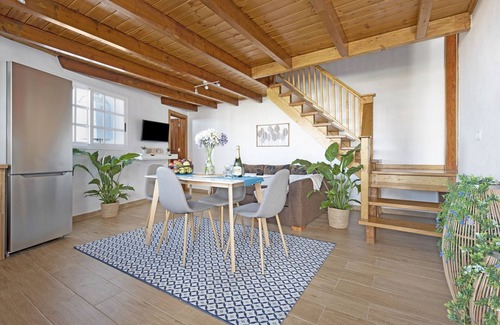 Santa Barbara House | Cozy Casa Evarista: Sea View, Private Terrace & Wi-Fi