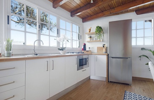 Santa Barbara House | Cozy Casa Evarista: Sea View, Private Terrace & Wi-Fi