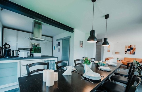 Sassenburg House | Spacious Vacation Home for 12 with Oceanfront Views