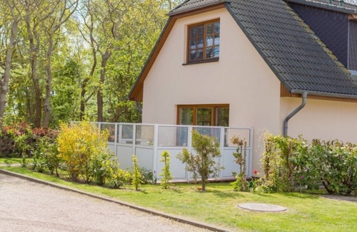 Ostseebad Dierhagen House | Cozy Oceanfront Vacation Home for 4 Guests in Dierhagen