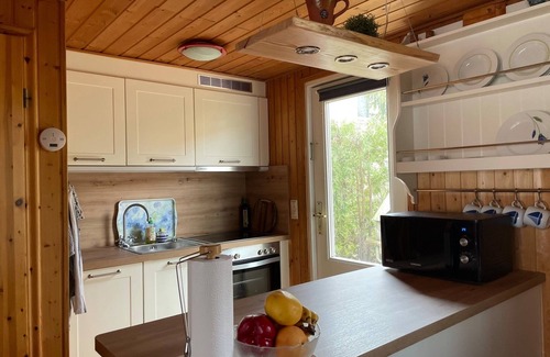Warin House | Cozy Oceanfront Vacation Home for 4 Guests in Warin