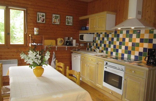 Lunas House | Cozy Wooden House with Private Pool for 4 in Lunas