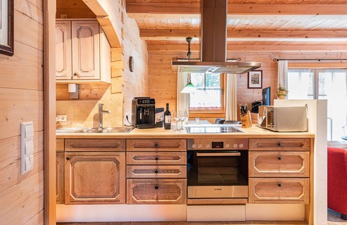 Ruhpolding House | Cozy Vacation Home for 6 Guests with Spa & Ocean View