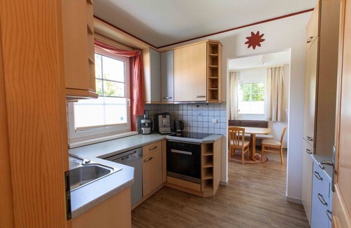 Redlham House | Spacious Vacation Home for 8 with Pool & Ocean View