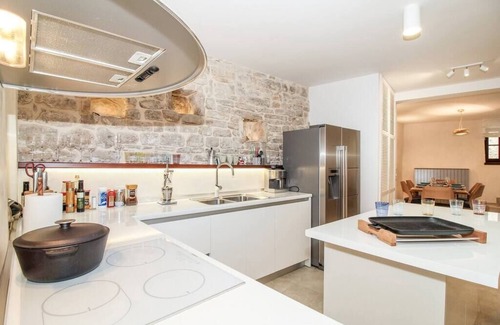 Bale House | Charming Vacation Home for 8 in Historic Bale Old Town