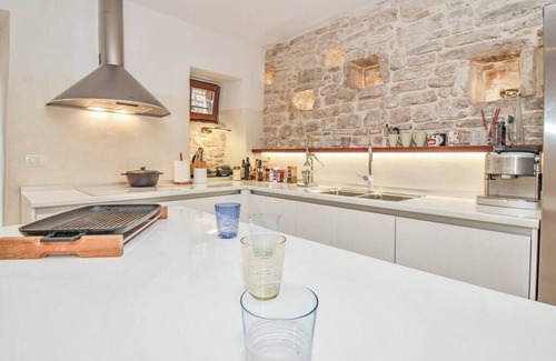 Bale House | Charming Vacation Home for 8 in Historic Bale Old Town