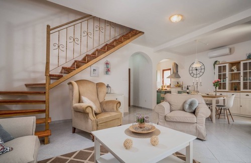 Kastelir-Labinci House | Ideal Vacation Home for 9 Guests in Rogovi
