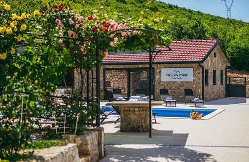 Velika Cista House | Spacious Vacation Home for 10 Guests in Cista Velika