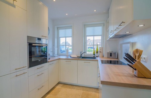 Westerland House | Ideal Getaway for 6 with Garden, Sauna & Ocean View