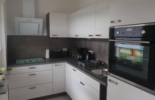 Sallgast House | Top-Rated Vacation Cottage Kurio with Family-Friendly Amenities