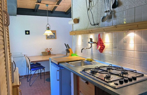 Aer Apartment | Cozy Vacation Home for 5 with Pool and Breakfast Included