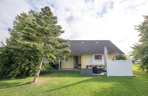 Almdorf House | Pet-Friendly Friesenkrabbe Holiday Home for 4 in Almdorf