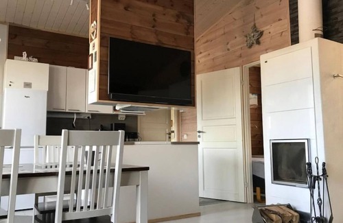 Saariselka House | Lake View Retreat: Vacation Home Haukka with Spa & Breakfast