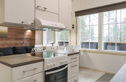 Saariselka House | Lake View Retreat: Vacation Home Haukka with Spa & Breakfast
