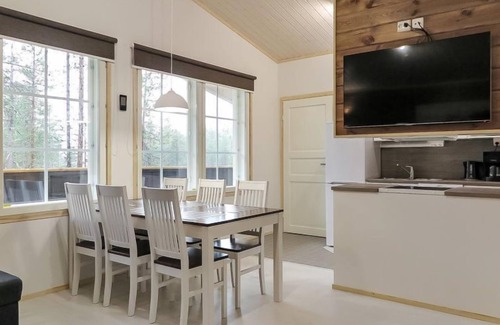 Saariselka House | Lake View Retreat: Vacation Home Haukka with Spa & Breakfast