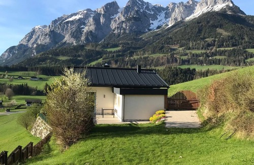 Pfarrwerfen Apartment | Family-Friendly Hochkönigblick with Ocean View & Kitchen