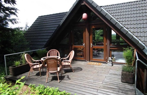 Strick House | Charming Countryside Retreat with E-Car Charging Station