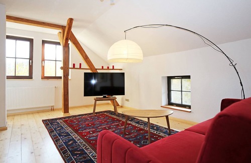 Malchin House | Nature Retreat: Inviting Home for Families and Pets