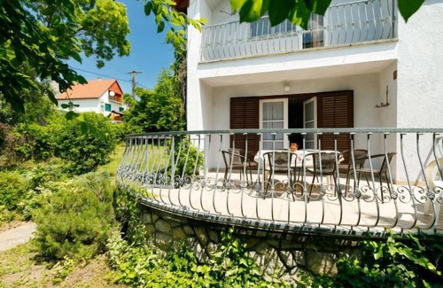 Belatelep House | Relaxation Awaits at Iris by Interhome with Spa & Lake View