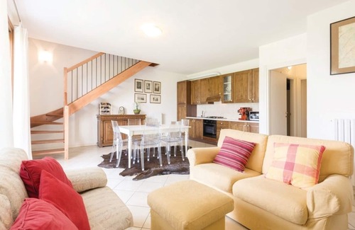 Cremignane Apartment | Premier Vacation Home in Iseo with Pool & Spa Amenities
